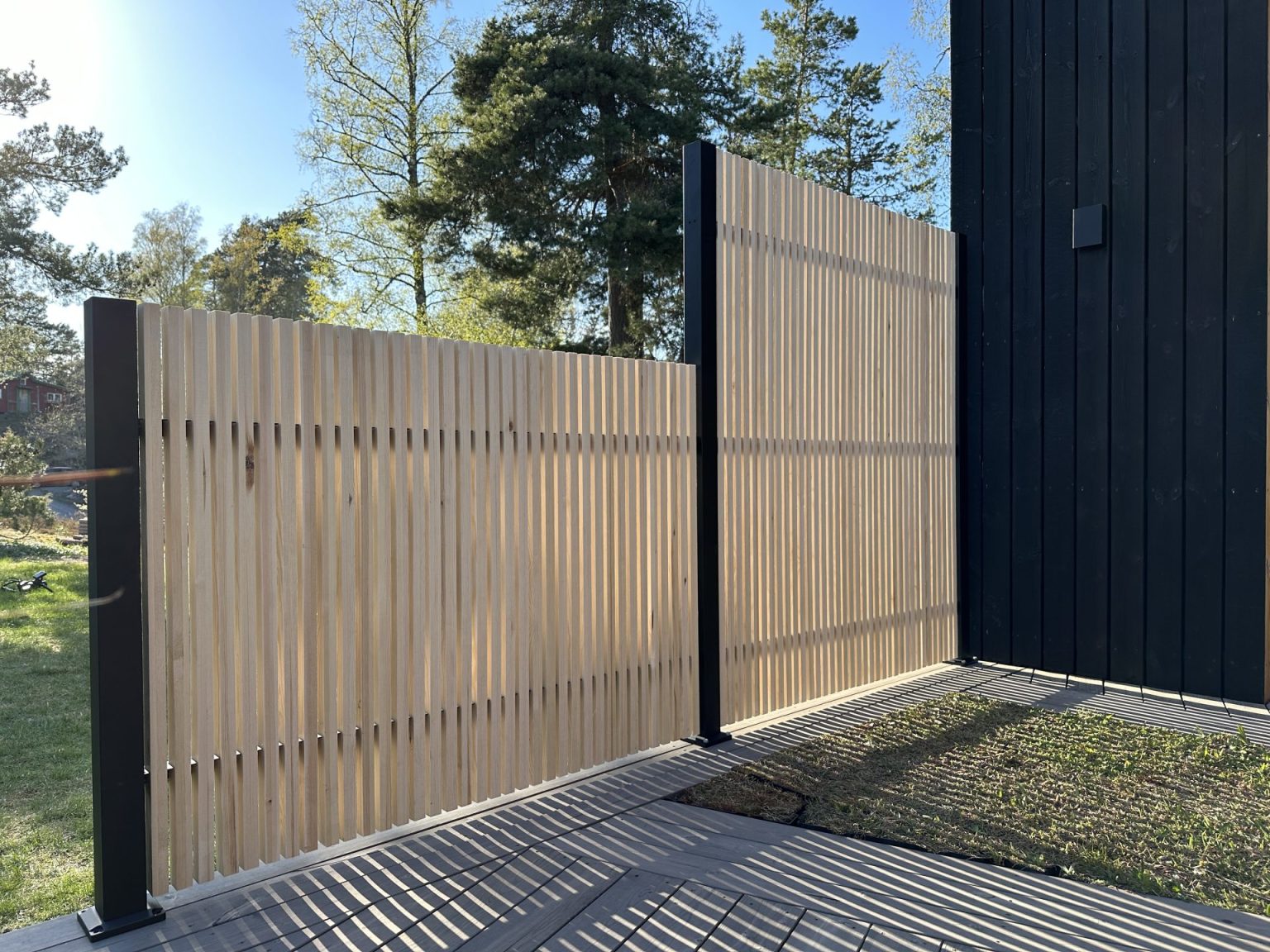 Ribbstaket Borgen. Staket med stående ribbor | Wernamo Design