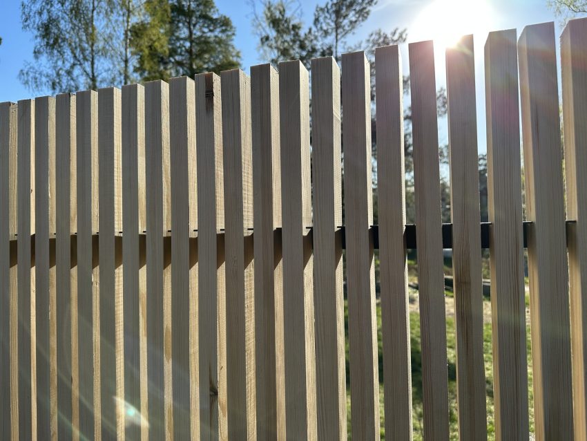 Ribbstaket Borgen. Staket med stående ribbor | Wernamo Design